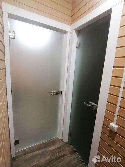 Распашные стеклянные двери