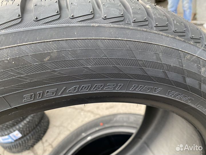 Yokohama BluEarth Winter V905 275/45 R21 и 315/40 R21