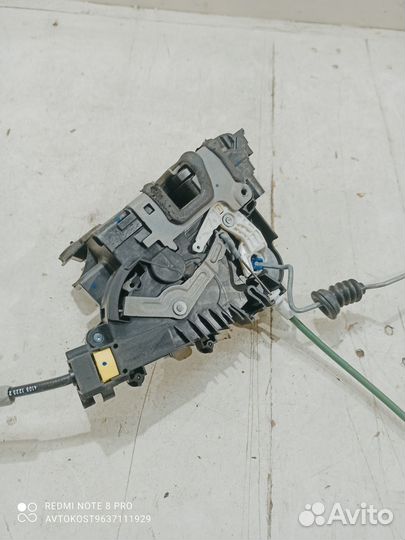 Замок двери задний левый Mercedes-Benz