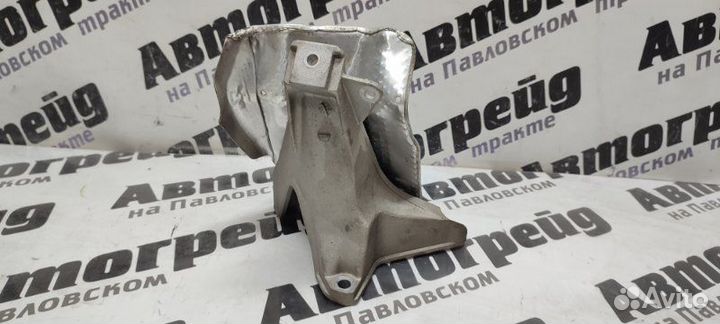 Кронштейн опоры двигателя правый Audi A4 B7 BFB