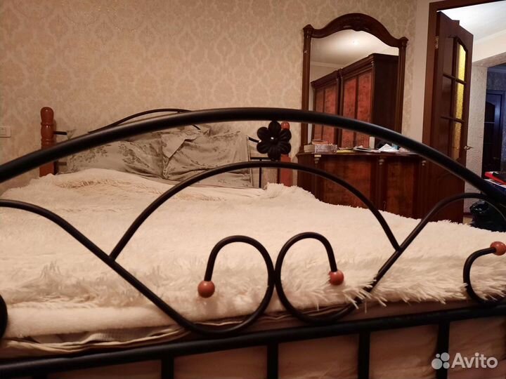 Кровать