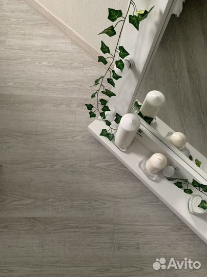 Напольное зеркало с лампами