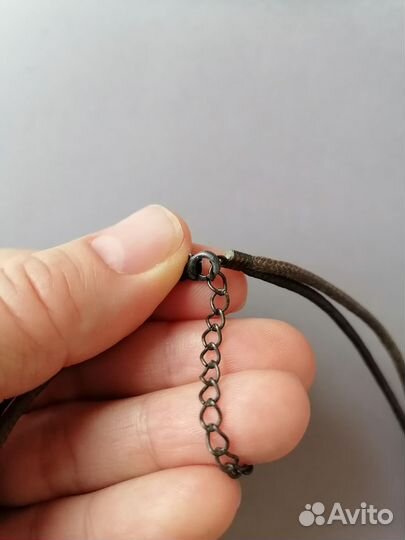 Женская подвеска кожаная с кулоном