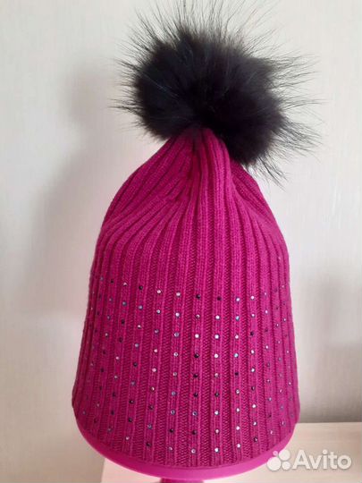 Шапка вязаная со Swarovski и натуральным помпоном