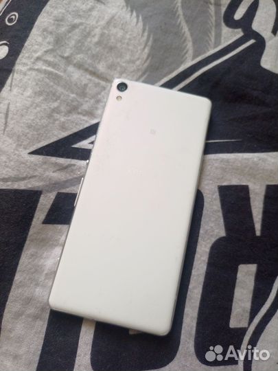 Sony Xperia XA, 2/16 ГБ