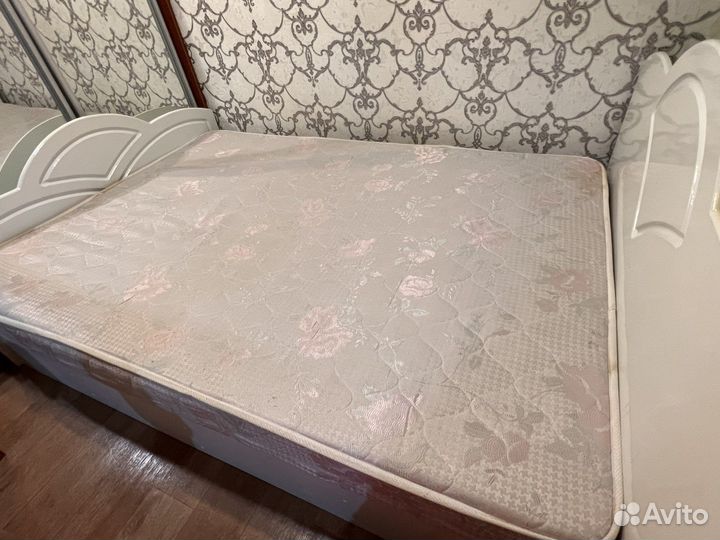Кровать двуспальная