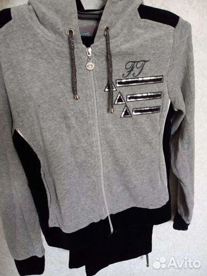 Спортивный костюм