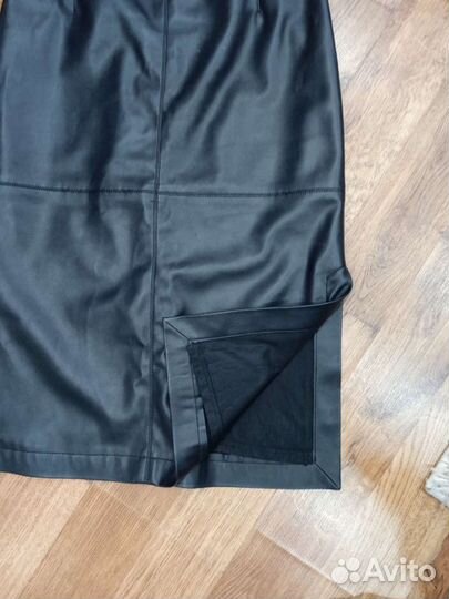 Комплект :кожаная юбка 12 storeez и свитер hm