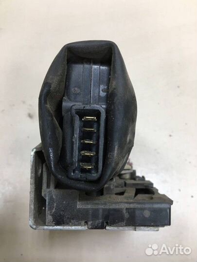 Замок двери передней левой с активатором