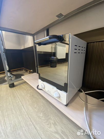 Рабочие места мастера маникюра и бровиста