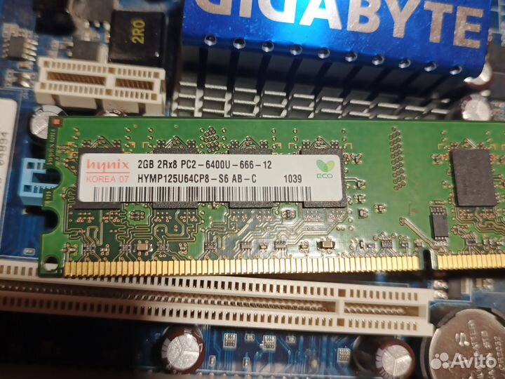 Материнская плата с процессором и памятью