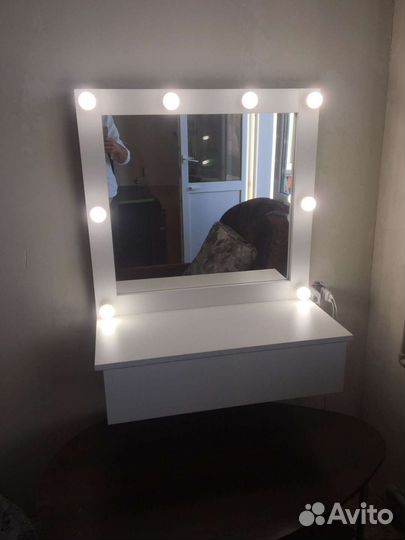 Гримерное зеркало подвесное