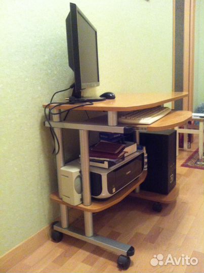 Компьютерный стол