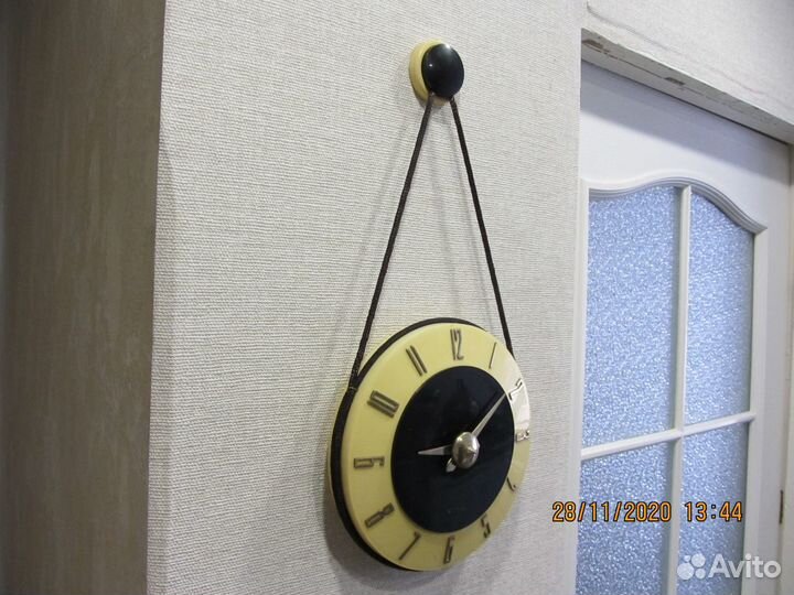 Часы настенные старинные Янтарь