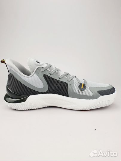 Баскетбольные кроссовки strobbs