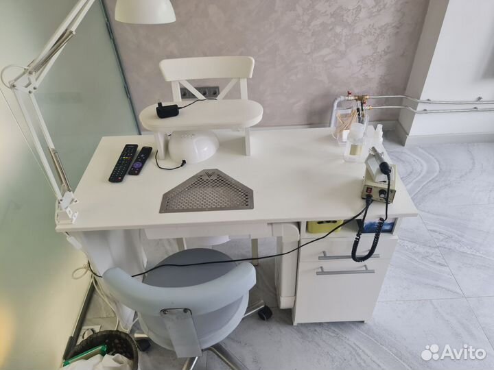 Маникюрный стол с вытяжкой б/у