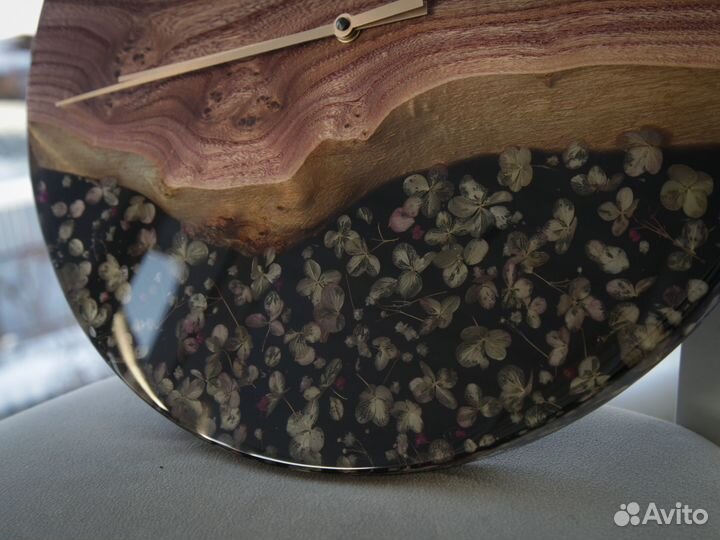 Часы из слэба капового карагача и эпоксидной смолы