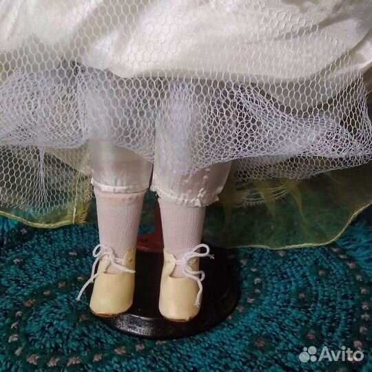 Кукла большая, фарфор