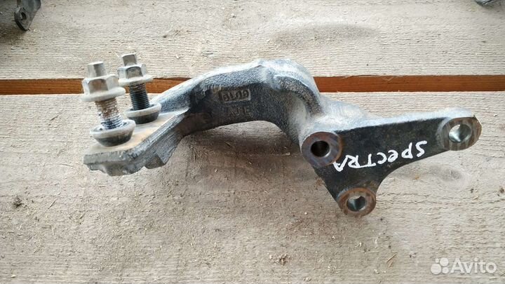 Кронштейн двигателя правый Киа Спектра