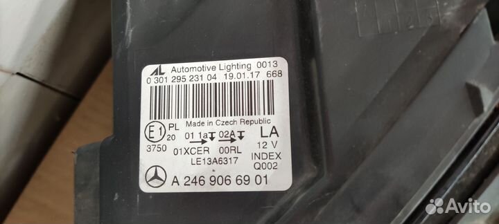 Фара передняя левая Mercedes W246