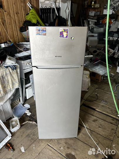 Холодильник Vestel