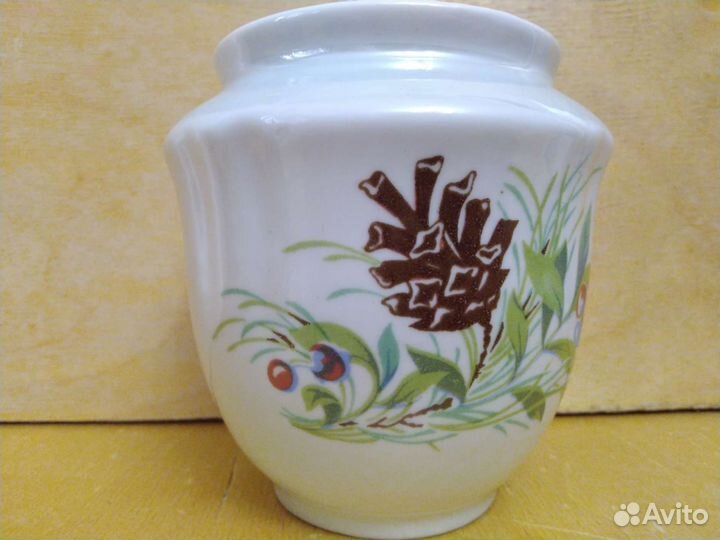 Заварочный чайник, и сахарница