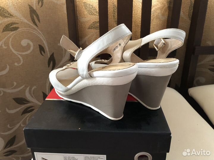 Босоножки натуральная кожа 39 Франция