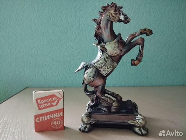 Статуэтка лошадь