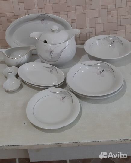 Столовый сервиз новый (Болгария) на 6 персон