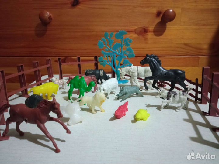 Игрушечные фигурки животные,ферма 90х годов