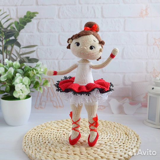 Кукла вязаная балерина