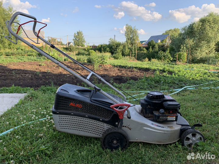 Газонокосилка бензиновая