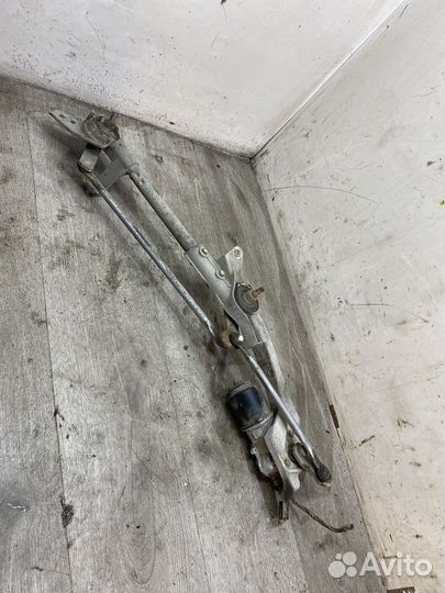 Моторчик стеклоочистителя передний Mitsubishi Lanc