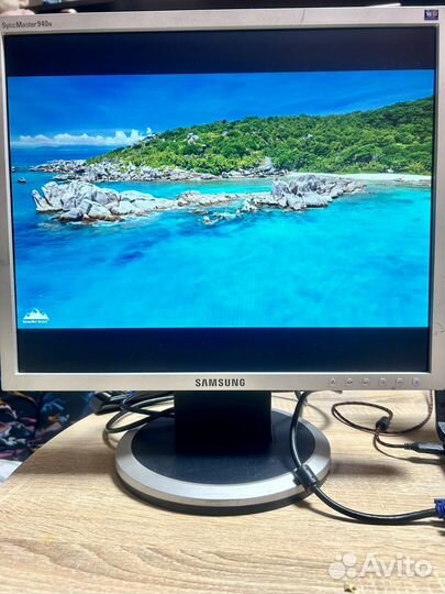Монитор Samsung Syncmaster 940n