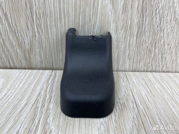 Заглушка крепления сиденья передняя левая Hyundai