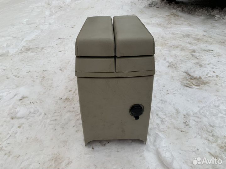 Infiniti fx 35 fx45 подлокотник бежевый