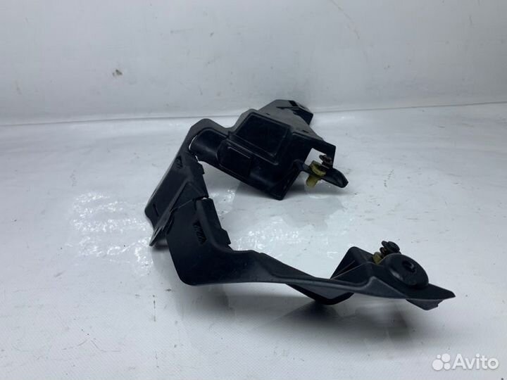 Кронштейн правый Mercedes-Benz Gl X166 4.7 2013