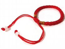 Тибетский браслет из красных нитей