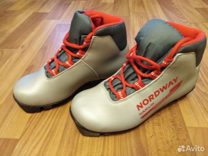 Лыжные ботинки 