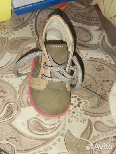 Отдам бесплатно осенние и зимние ботиночки р 20-21