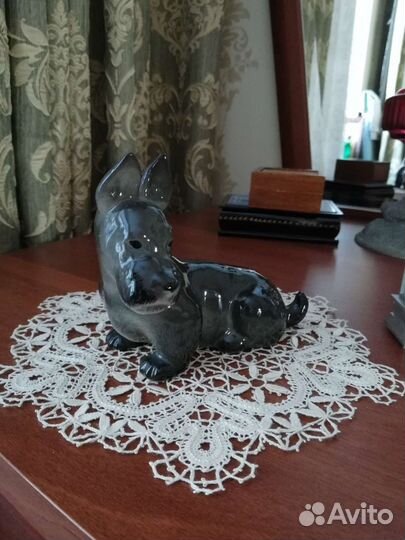 Статуэтка фарфоровая