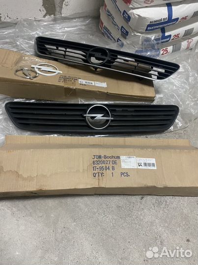 Решетка радиатора Opel Astra