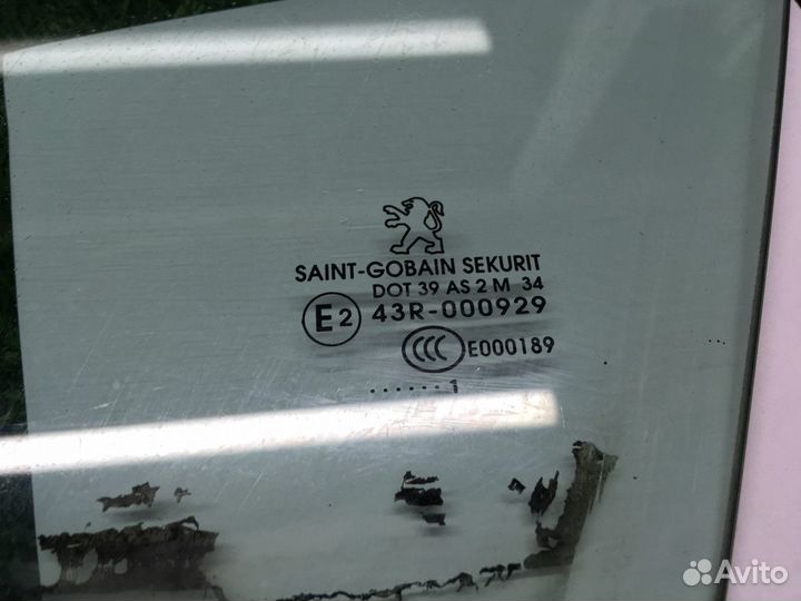 Стекло двери передней левой Peugeot 308