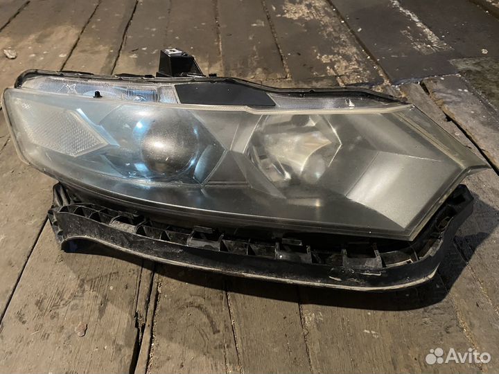 Продам фару Honda Insight