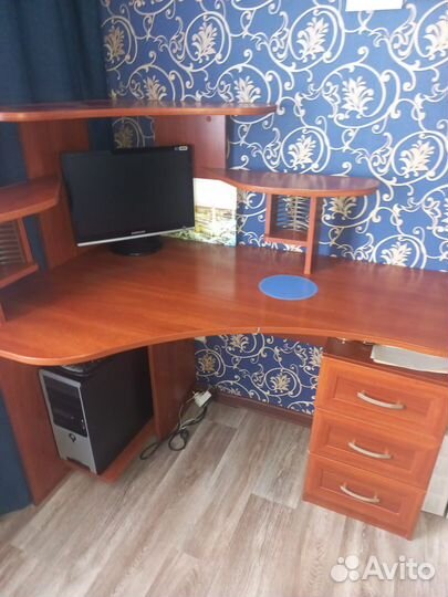 Компьютерный стол
