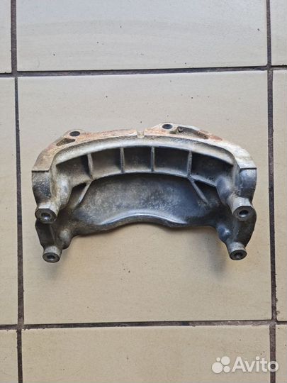 Кронштейн двигателя Mitsubishi Lancer IX