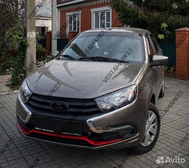 Накладка переднего бампера красная на Гранта Фл