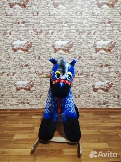 Лошадь-качалка для ребенка