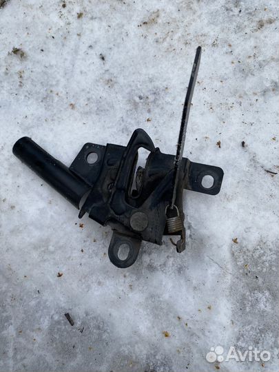 Замок капота субару