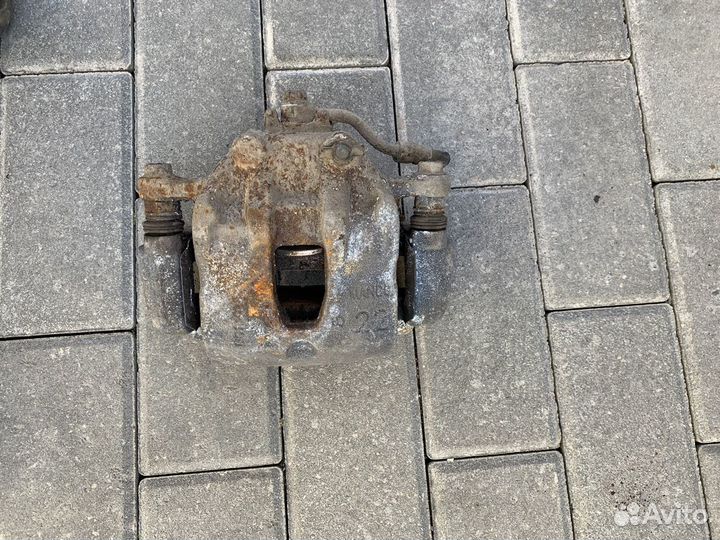 Hyundai solaris (11-16) левый передний суппорт